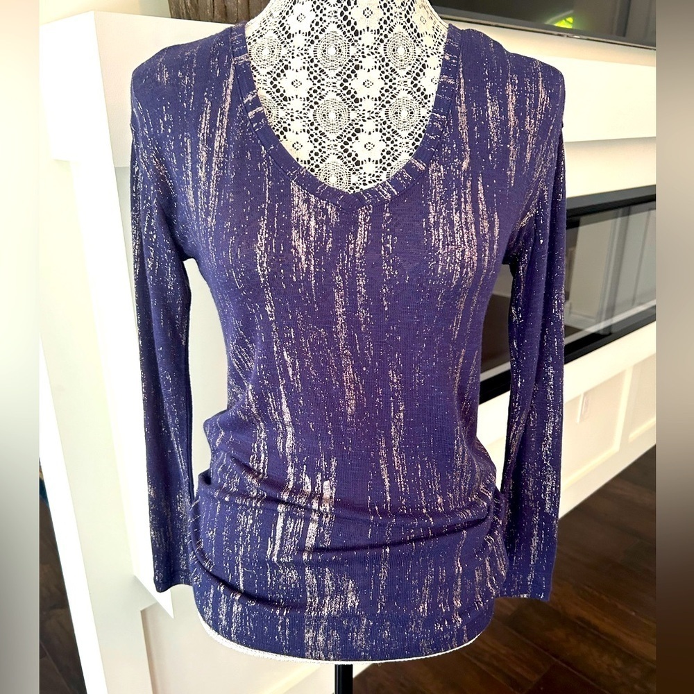 Rock & Republic lightweight v neck navy sweater with silver “painted” details